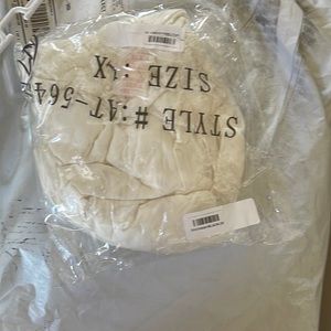 New still in boutique bag size 1X